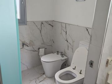 LUJOSA E IMPONENTE CASA EN FINCAS DE SAN VICENTE