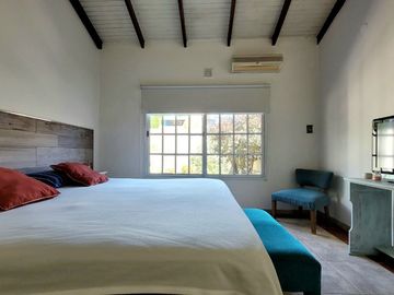 CASA 4 AMBIENTES JARDIN PILETA PERMUTA MERLO