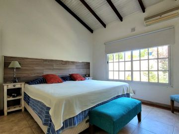CASA 4 AMBIENTES JARDIN PILETA PERMUTA MERLO