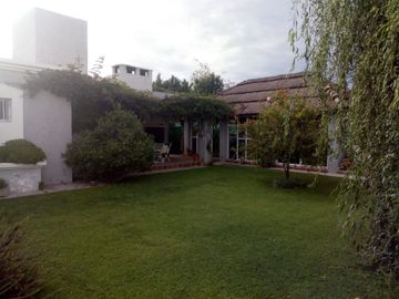 SE VENDE CASA AMOBLADA EN VISTALBA, lujan de cuyo