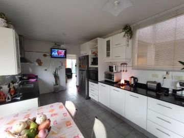 SE VENDE CASA AMOBLADA EN VISTALBA, lujan de cuyo