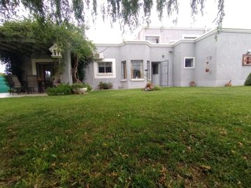 SE VENDE CASA AMOBLADA EN VISTALBA, lujan de cuyo