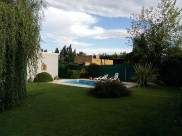 SE VENDE CASA AMOBLADA EN VISTALBA, lujan de cuyo