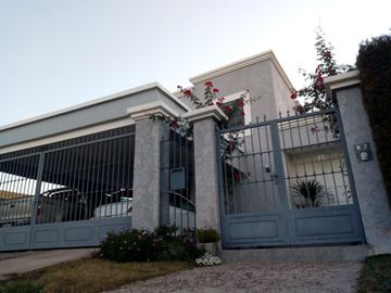 SE VENDE CASA AMOBLADA EN VISTALBA, lujan de cuyo