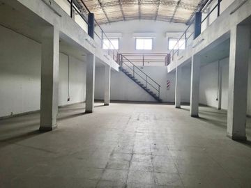 Local o Depósito en Venta La Plata sobre Avenida