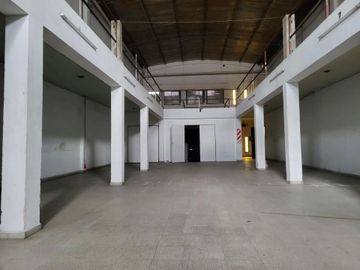 Local o Depósito en Venta La Plata sobre Avenida