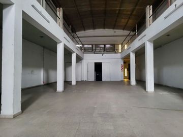 Local o Depósito en Venta La Plata sobre Avenida