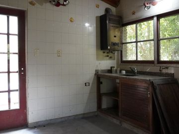 Casa en VENTA Ruta 2 km 52 con quincho y pileta