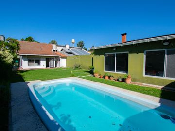 Casa en venta en City Bell entre caminos