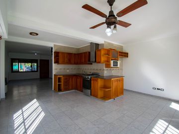 Casa en venta en City Bell entre caminos