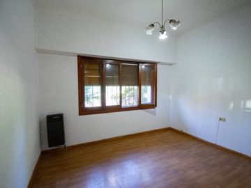 Casa en venta en City Bell entre caminos