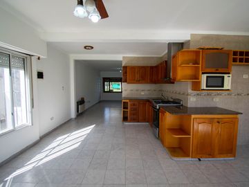 Casa en venta en City Bell entre caminos
