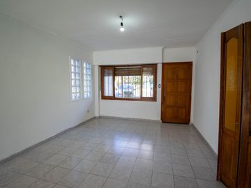 Casa en venta en City Bell entre caminos