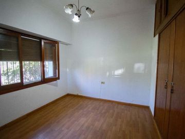 Casa en venta en City Bell entre caminos