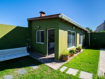 Casa en venta en City Bell entre caminos
