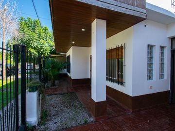Casa en venta en City Bell entre caminos