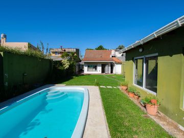 Casa en venta en City Bell entre caminos