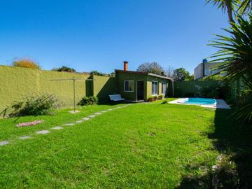 Casa en venta en City Bell entre caminos