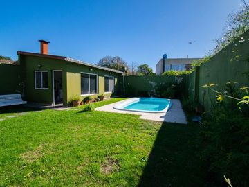 Casa en venta en City Bell entre caminos