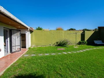 Casa en venta en City Bell entre caminos
