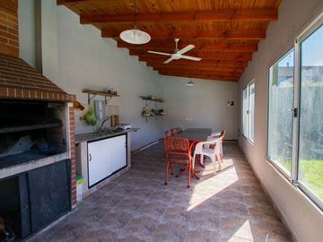 Casa en venta en City Bell entre caminos