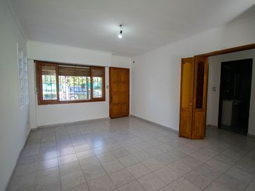 Casa en venta en City Bell entre caminos