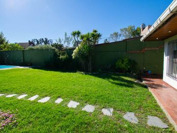Casa en venta en City Bell entre caminos
