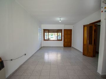 Casa en venta en City Bell entre caminos