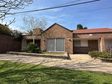 Casas en venta con patio y pileta en Tolosa
