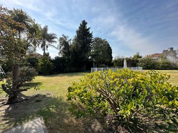 Casas en venta con patio y pileta en Tolosa