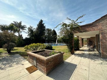 Casas en venta con patio y pileta en Tolosa