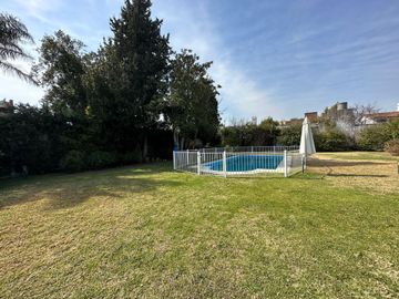 Casas en venta con patio y pileta en Tolosa