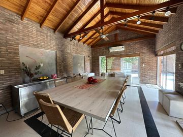 Casas en venta con patio y pileta en Tolosa