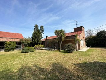 Casas en venta con patio y pileta en Tolosa