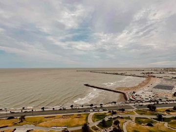 VENTA DEPTOS SEMIPISO 2 COCHERAS PLAYA GRANDE