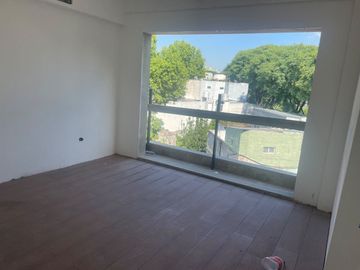 2 AMBIENTES CON PATIO Y TERRAZA DOBLE 76 m2