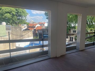 2 AMBIENTES CON PATIO Y TERRAZA DOBLE 76 m2