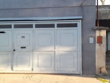 CASA S.LOTE PROPIO, COCHERA P. DOS AUTOS Y JARDIN