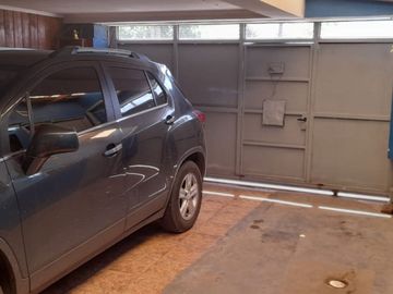 CASA S.LOTE PROPIO, COCHERA P. DOS AUTOS Y JARDIN