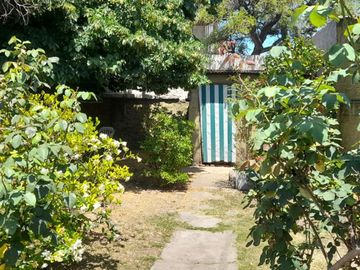 CASA S.LOTE PROPIO, COCHERA P. DOS AUTOS Y JARDIN