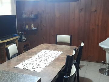 CASA S.LOTE PROPIO, COCHERA P. DOS AUTOS Y JARDIN