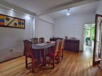 Casa 4 dormitorios venta La Plata jardín y pileta