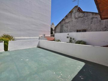 Casa 4 dormitorios venta La Plata jardín y pileta