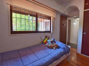 Casa 4 dormitorios venta La Plata jardín y pileta