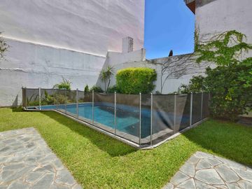 Casa 4 dormitorios venta La Plata jardín y pileta
