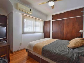 Casa 4 dormitorios venta La Plata jardín y pileta
