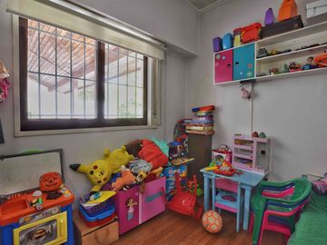 Casa 4 dormitorios venta La Plata jardín y pileta