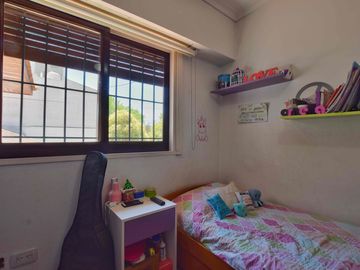 Casa 4 dormitorios venta La Plata jardín y pileta