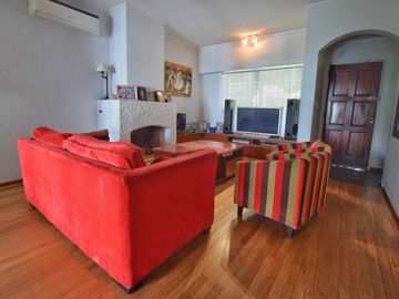 Casa 4 dormitorios venta La Plata jardín y pileta