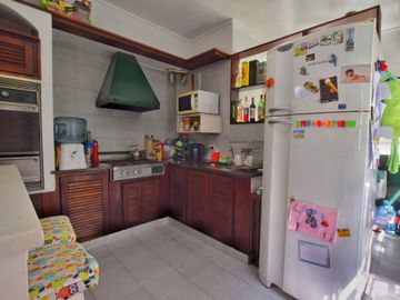 Casa 4 dormitorios venta La Plata jardín y pileta